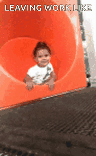 Animazione GIF di un lavoratore che festeggia la fine della giornata lavorativa chiudendo il computer ed uscendo di corsa dall'ufficio